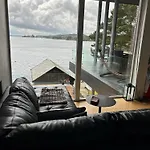 Vila Nydelig Ved Sjoen Med Oppvarmet Basseng *