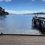Nydelig Ved Sjoen Med Oppvarmet Basseng