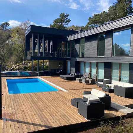 Nydelig Ved Sjoen Med Oppvarmet Basseng Villa *