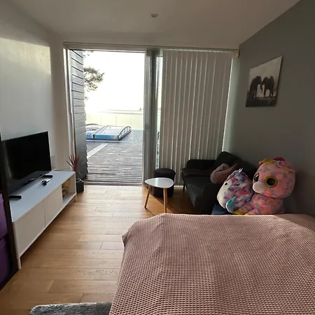 Nydelig Ved Sjoen Med Oppvarmet Basseng 卑爾根