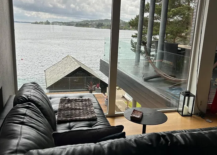 Villa Nydelig Ved Sjoen Med Oppvarmet Basseng *