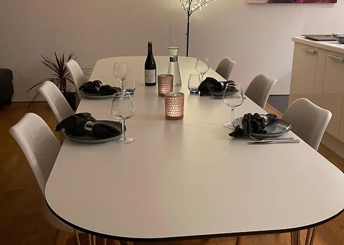 Nydelig Ved Sjoen Med Oppvarmet Basseng Bergen