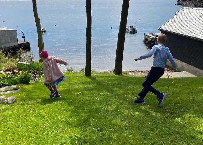 Nydelig Ved Sjoen Med Oppvarmet Basseng Villa *