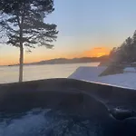 Nydelig Ved Sjoen Med Oppvarmet Basseng * Bergen