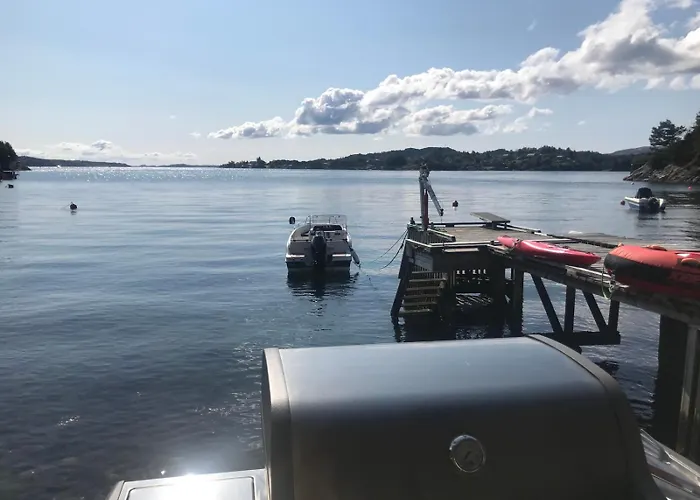Villa Nydelig Ved Sjoen Med Oppvarmet Basseng *